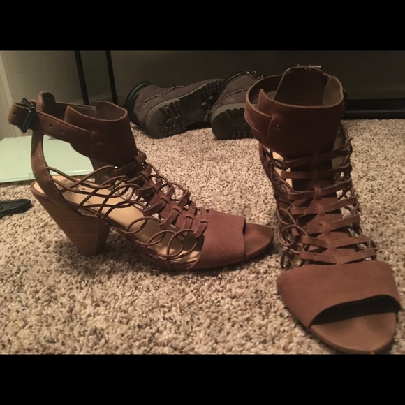 ⭐️Vince camuto block heel 9 - Picture 7 of 8